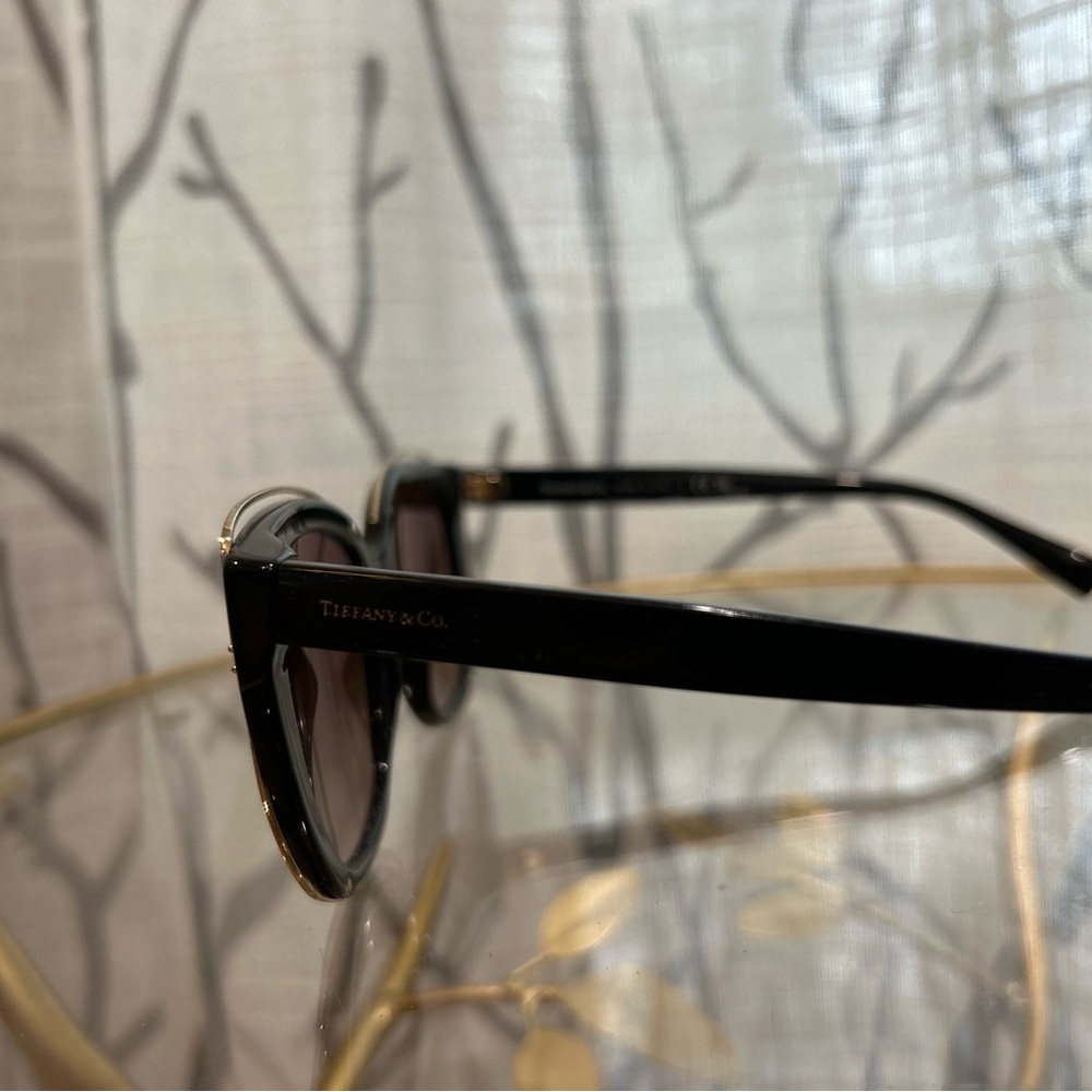 Tiffany & Co. Sunglasses 
TF4148

Elegant Black and Gold Sunglasses - Picture 5 of 8